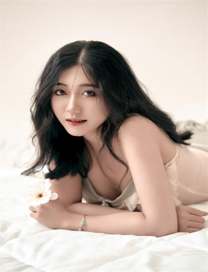 《重返圣诞节》叙事手法解析：时间线安排与视角切换技巧探讨，特别收录